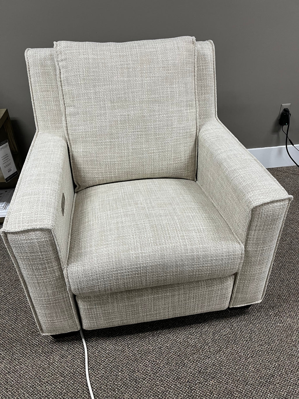 TUCKER FABRIC CHAIR
