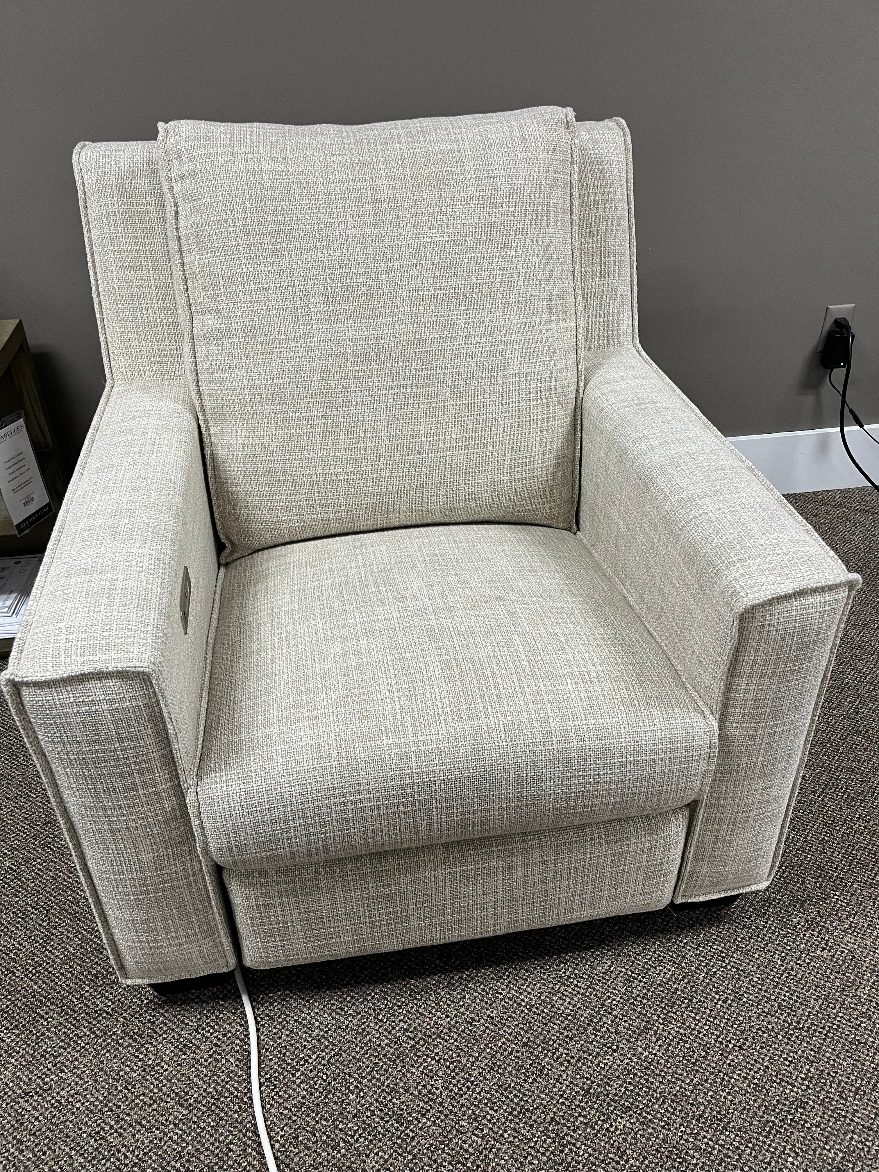 TUCKER FABRIC CHAIR