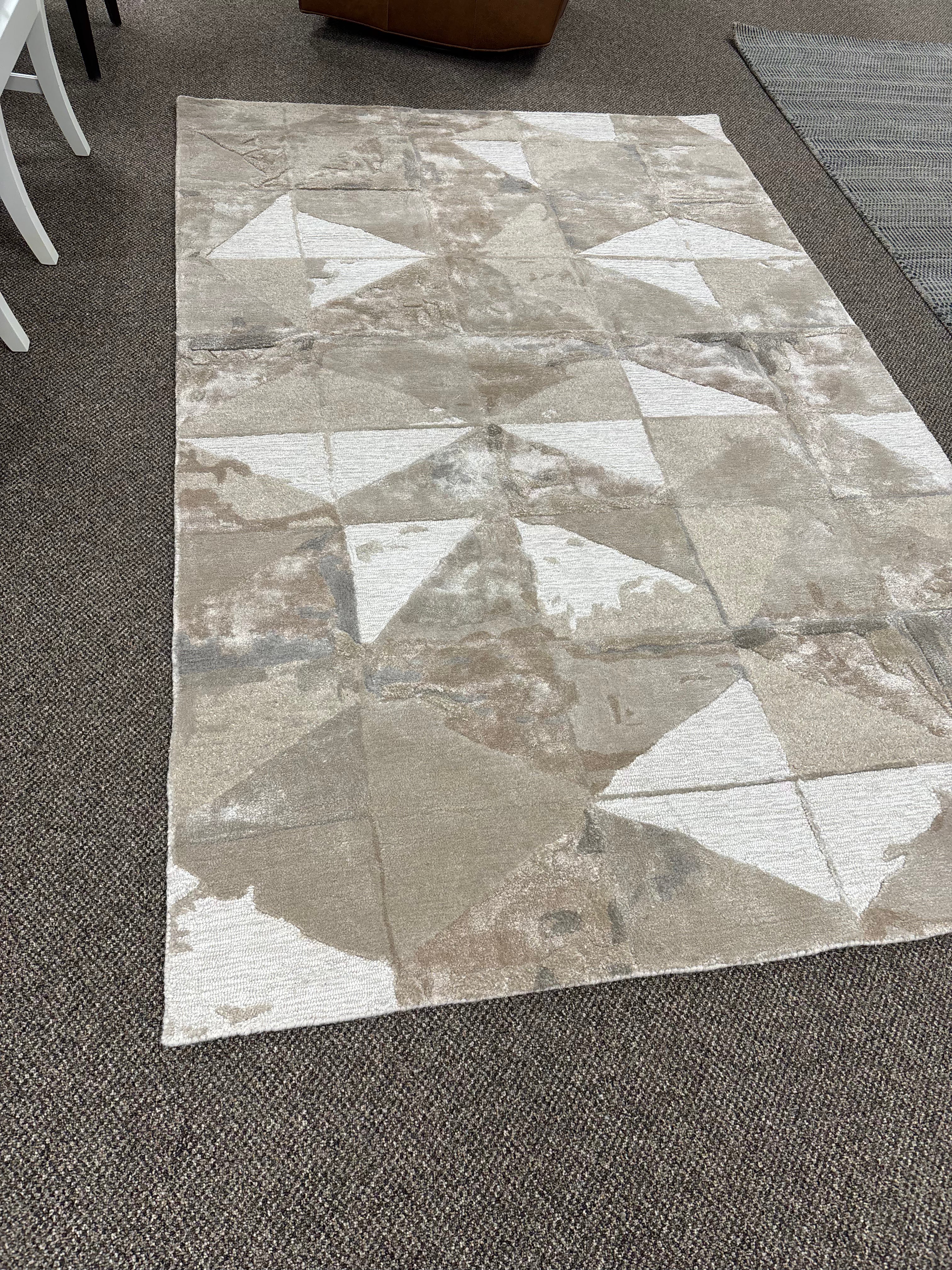 Fragment rug 5 x 8