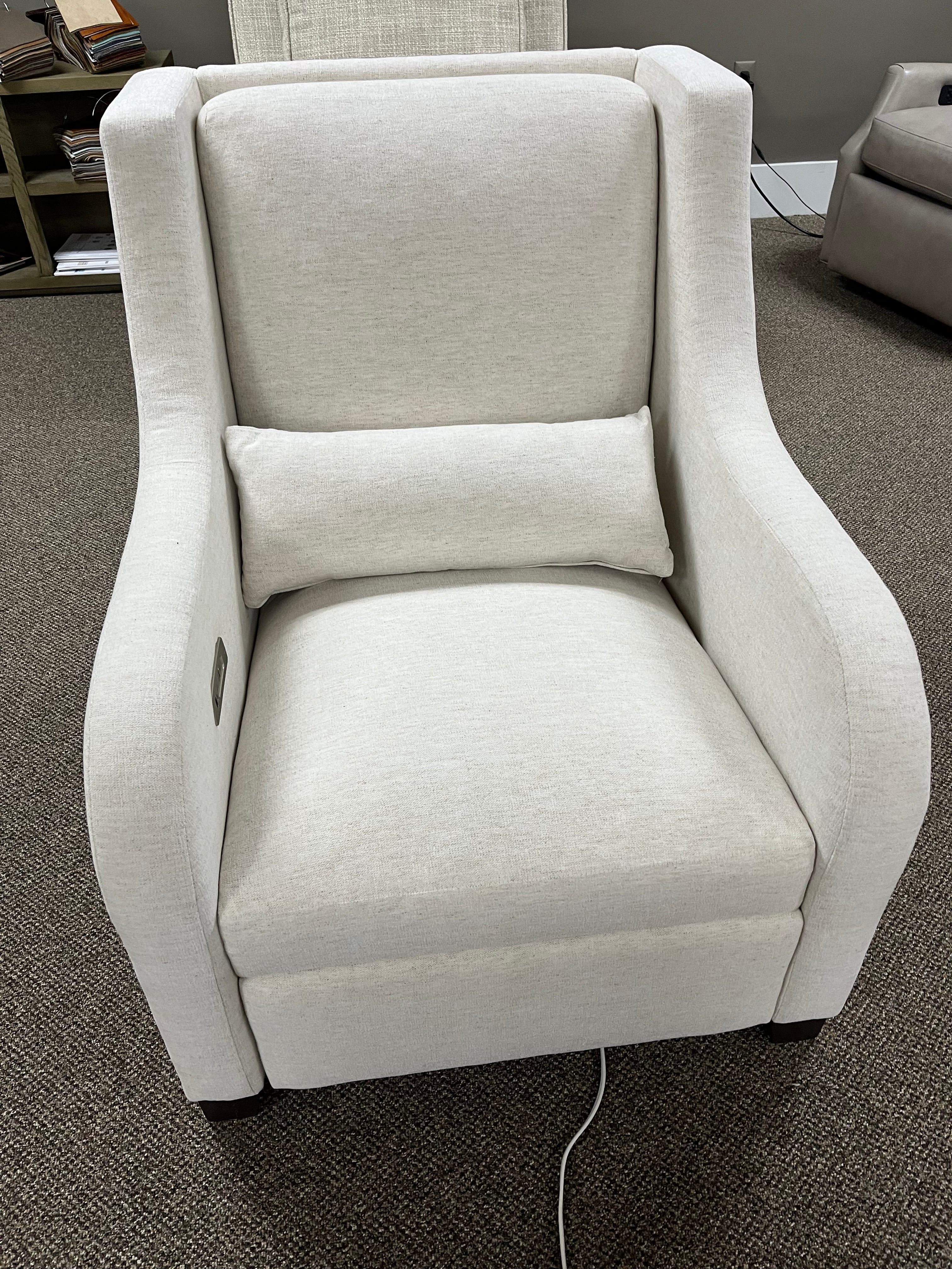 U CHOOSE MOTION PETITE RECLINER 3