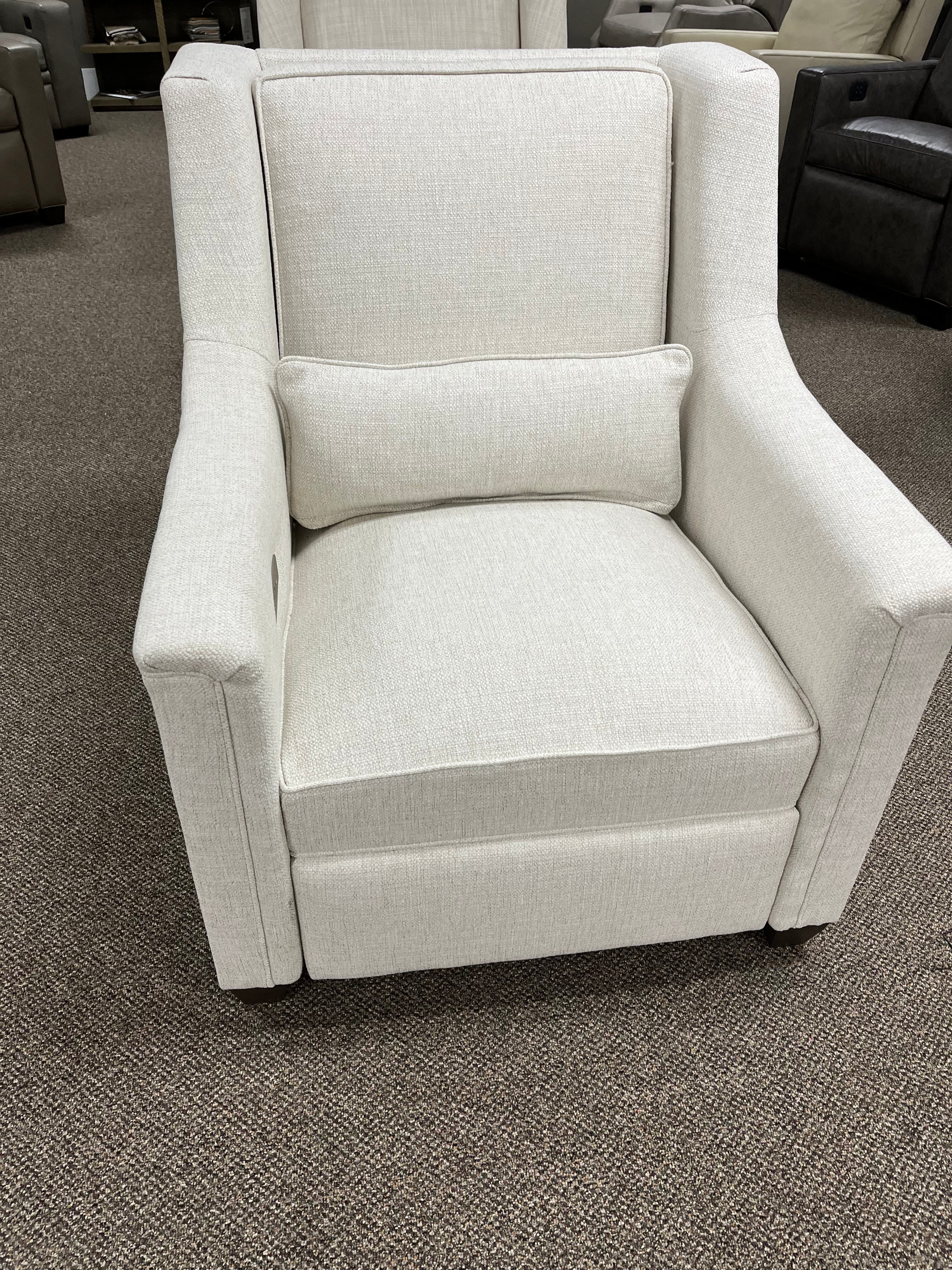 U CHOOSE MOTION PETITE RECLINER 1