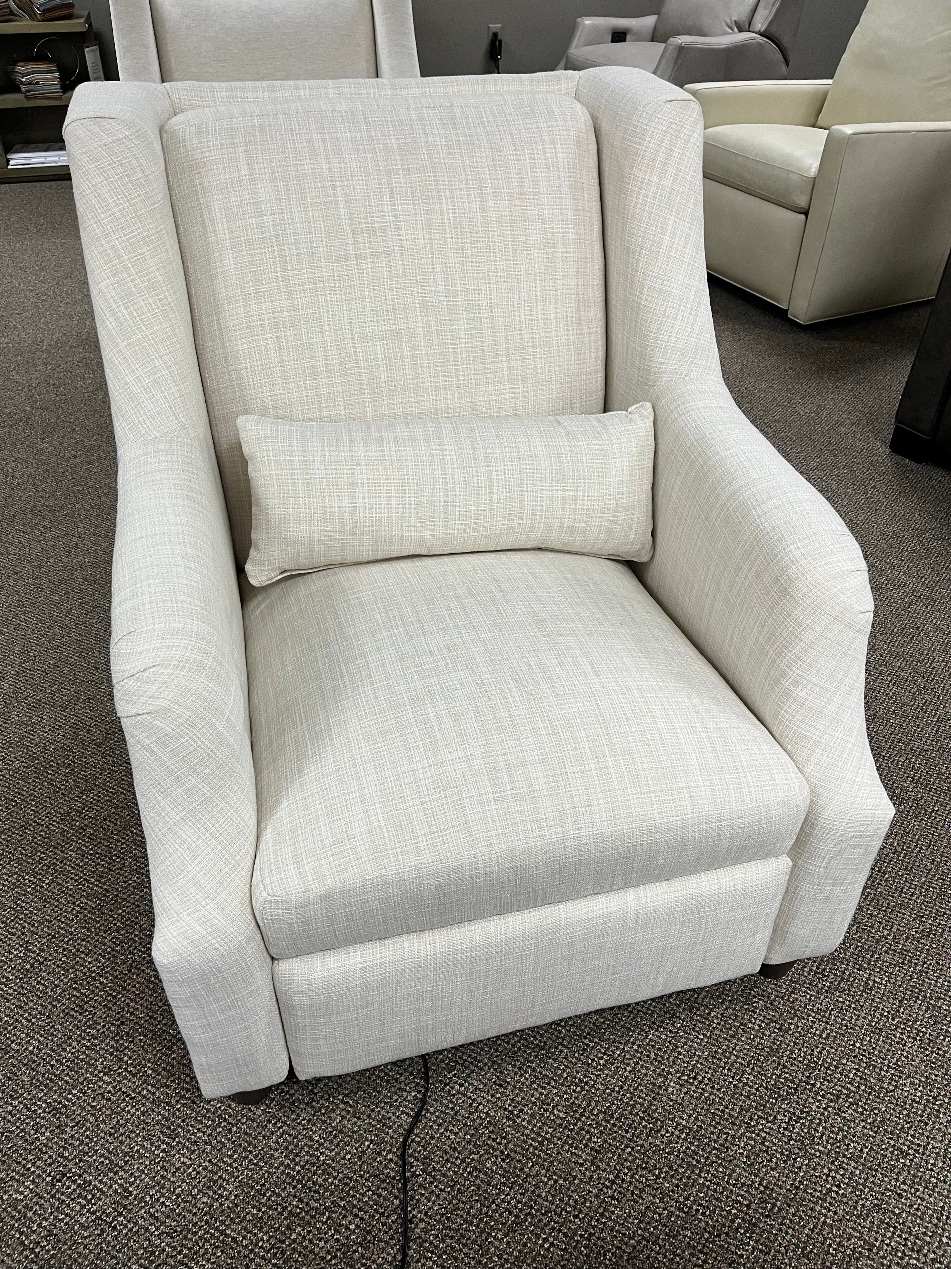 U CHOOSE MOTION PETITE RECLINER 2