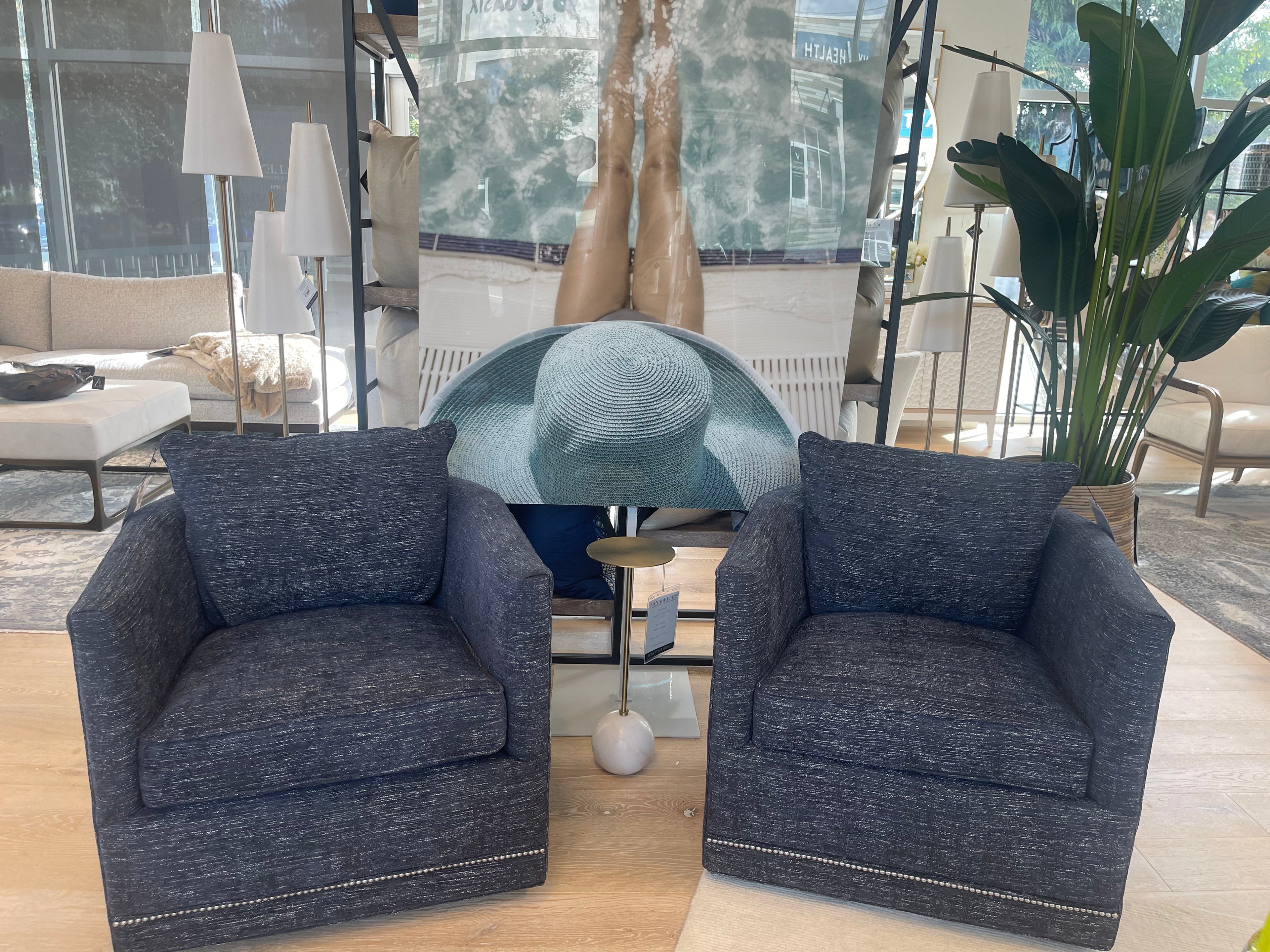 NAVY AURA SWIVEL CHAIR