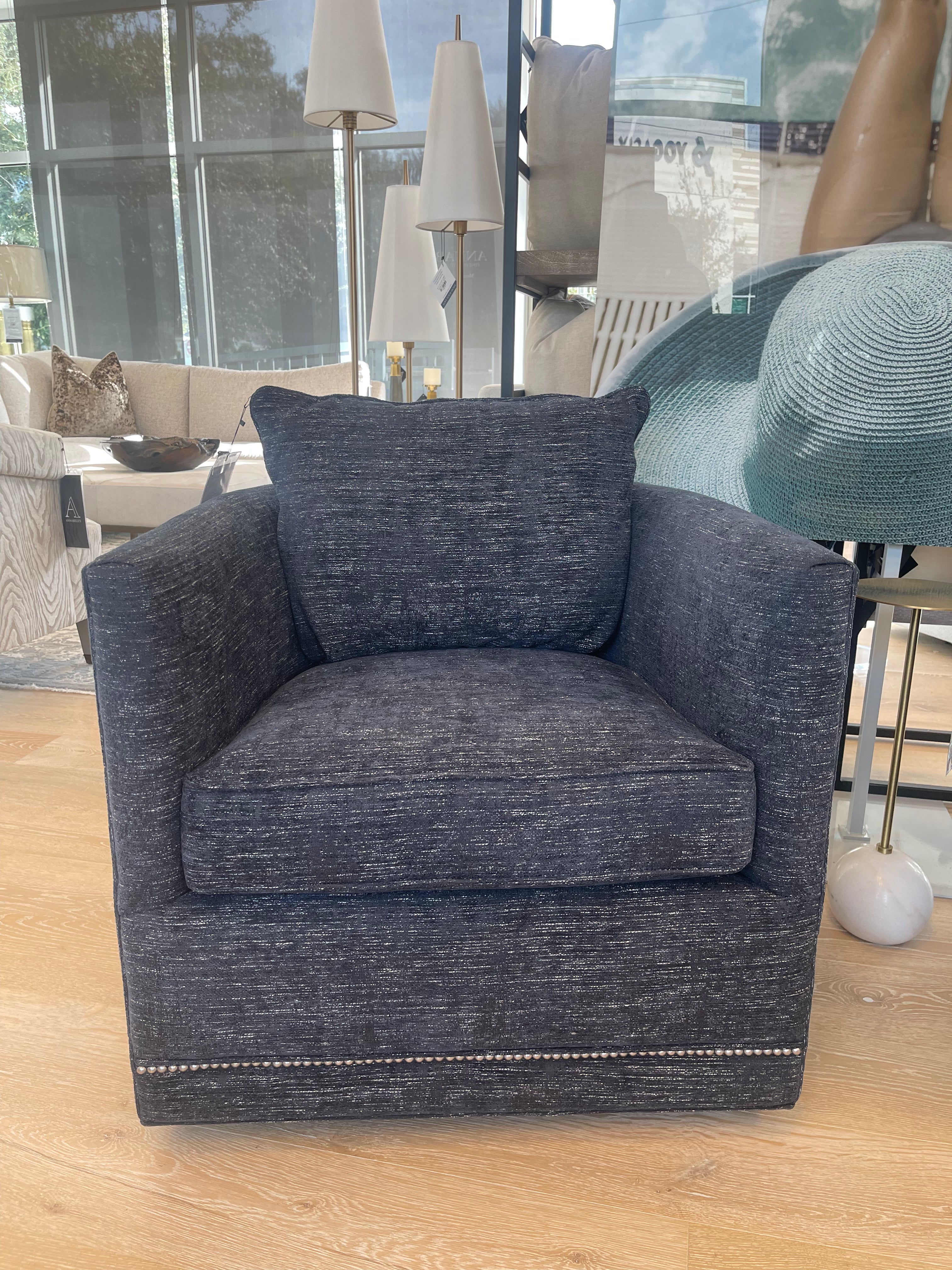 NAVY AURA SWIVEL CHAIR