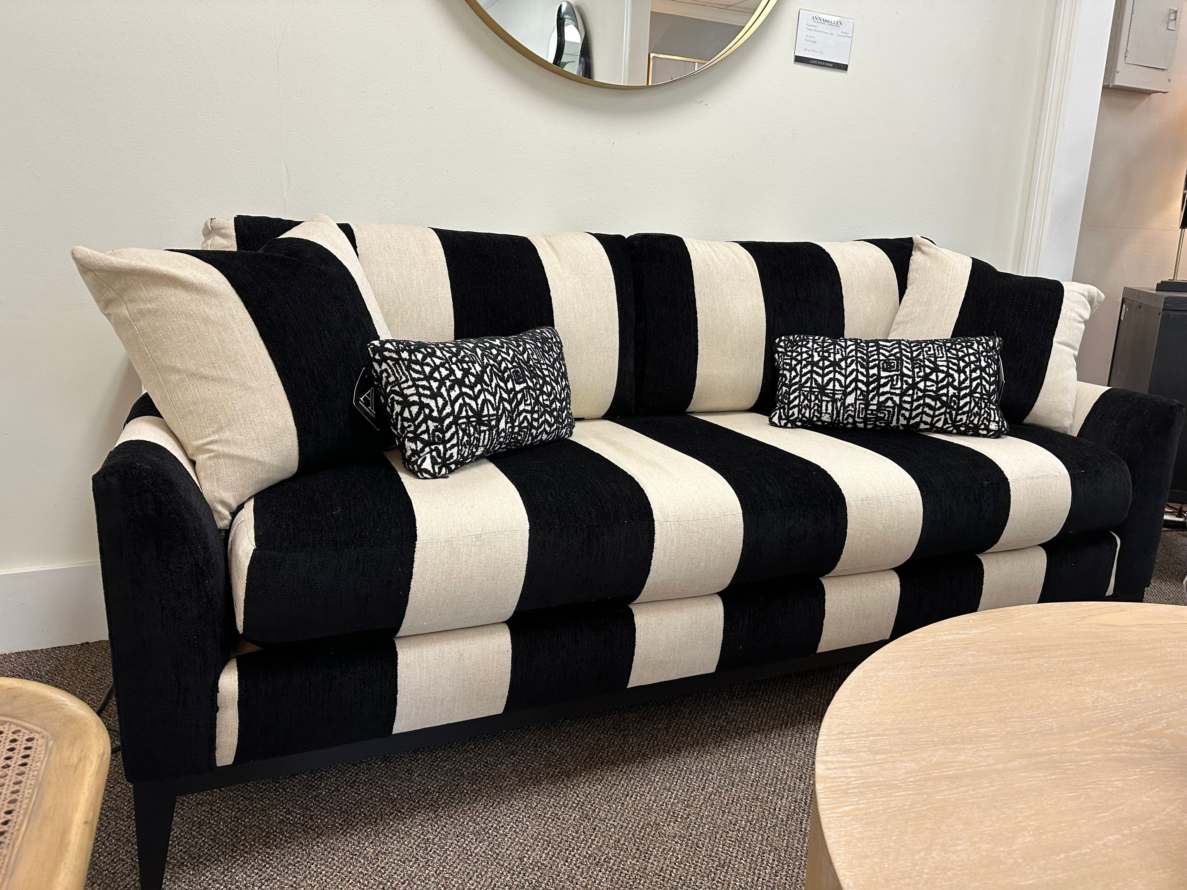 HENDRIX SOFA