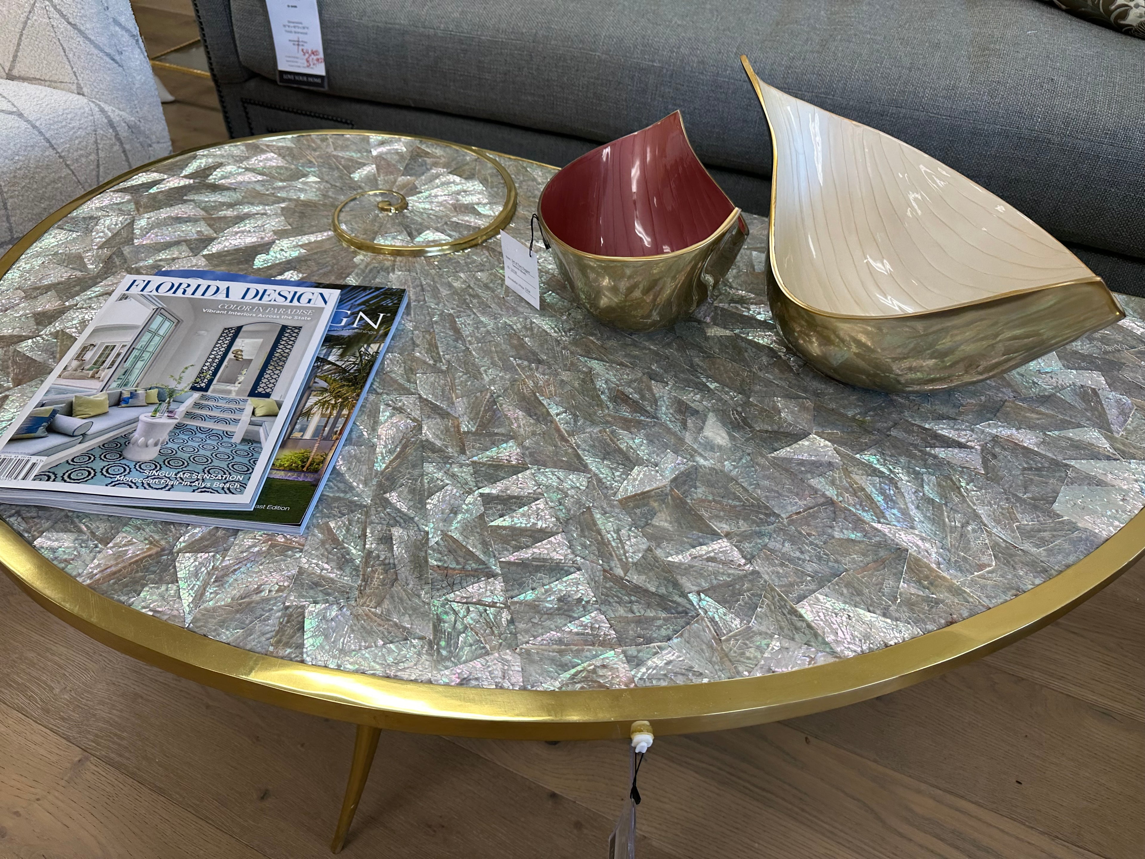 CLOSS COCKTAIL TABLE