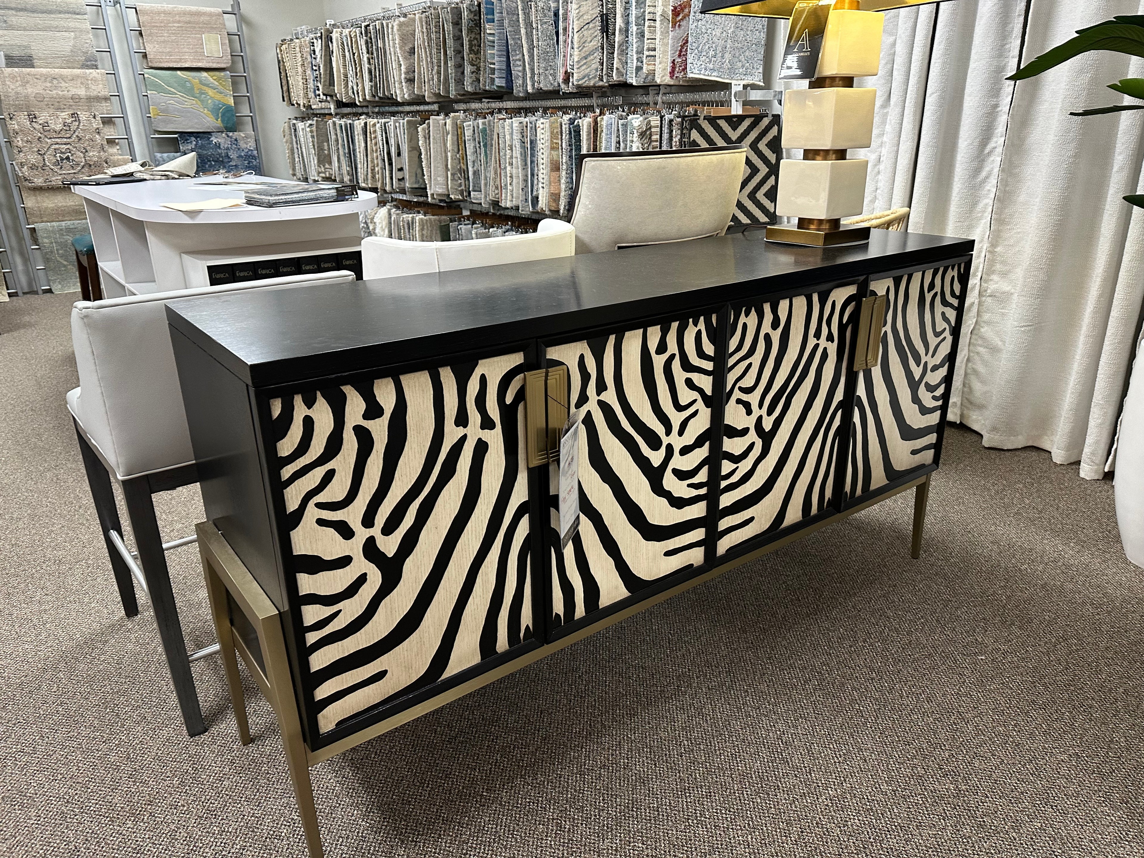COLZA SIDEBOARD
