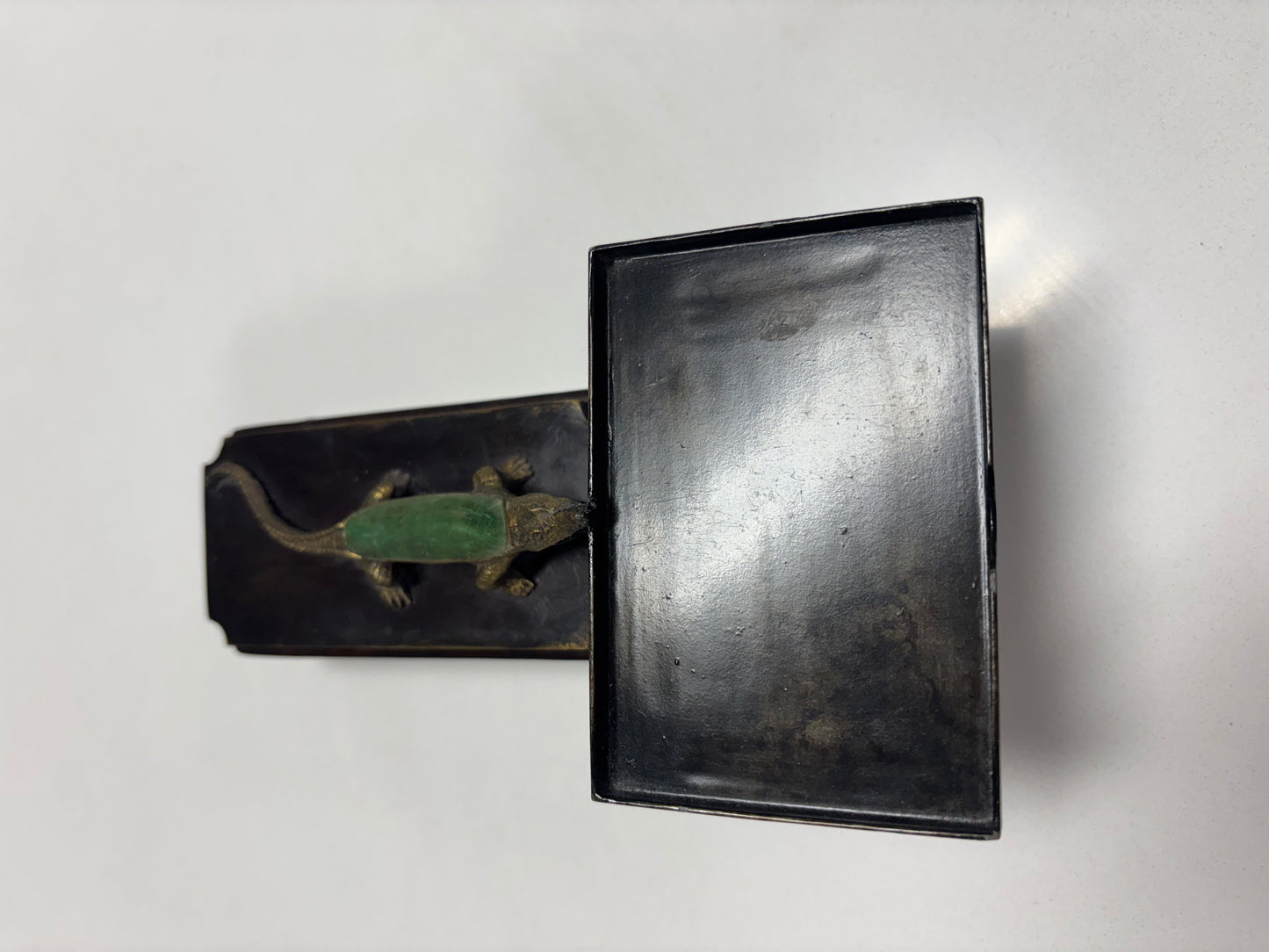 ALLIGATOR CARD HOLDER