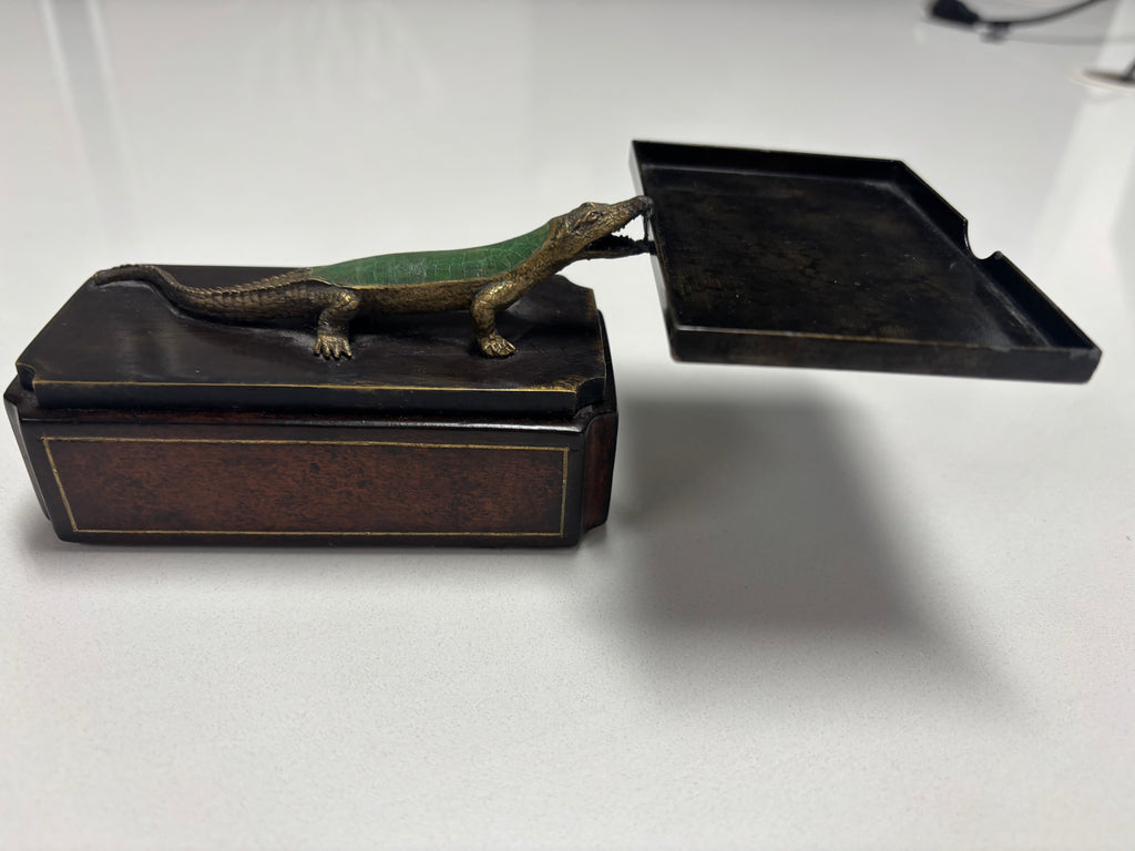 ALLIGATOR CARD HOLDER