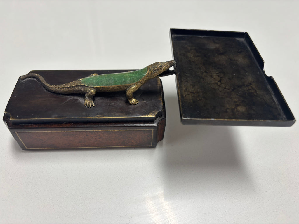 ALLIGATOR CARD HOLDER