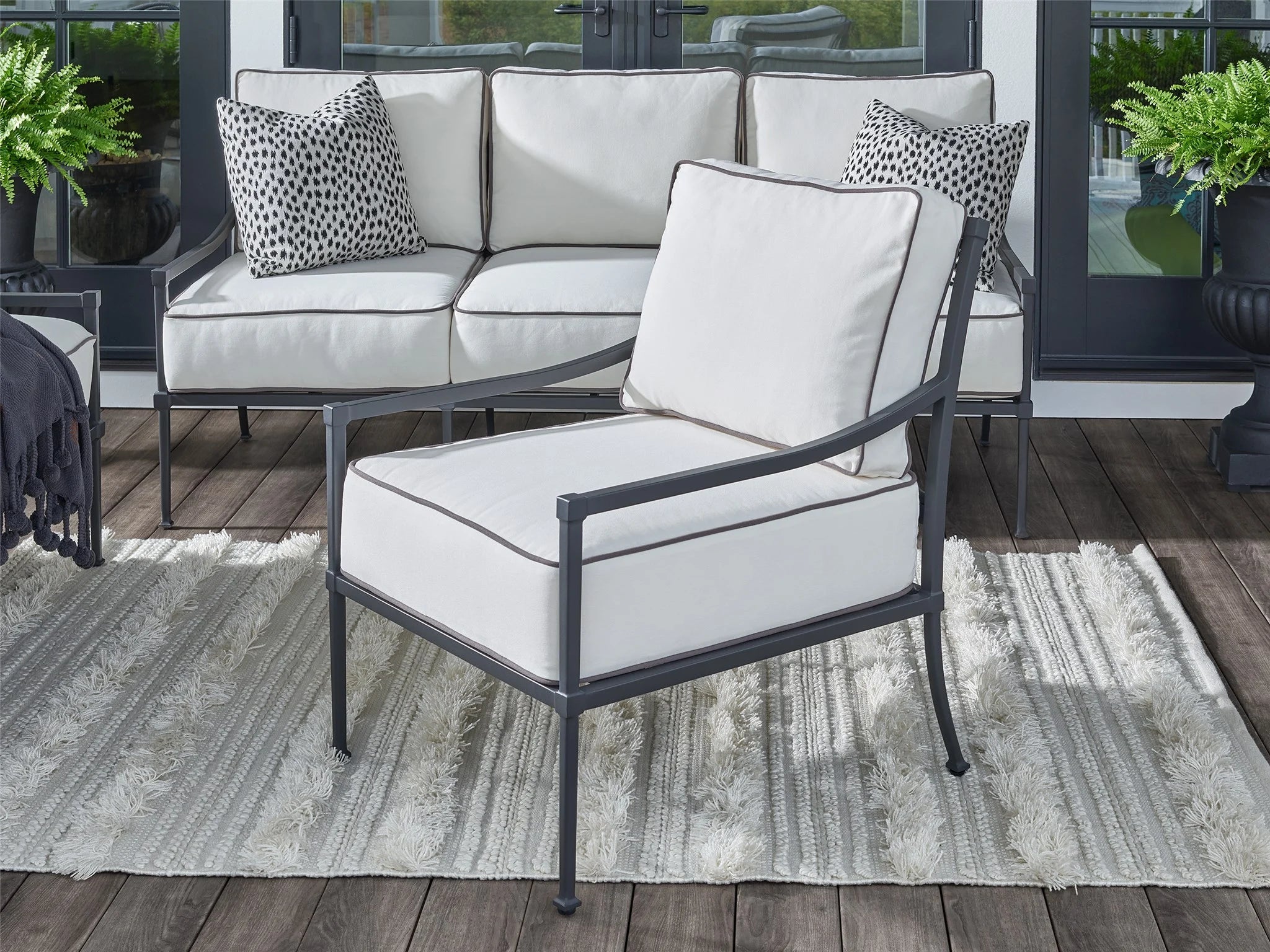 SENECA LOUNGE CHAIR