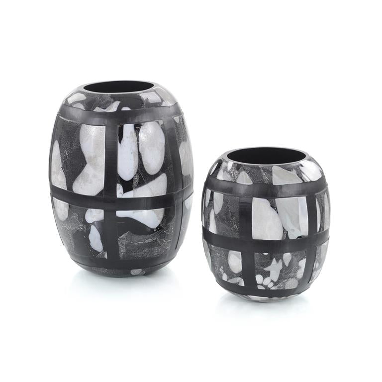 BLACK & WHITE VASES