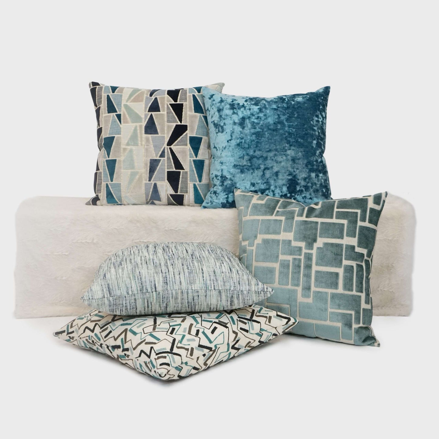 Zander 22" Throw Pillow